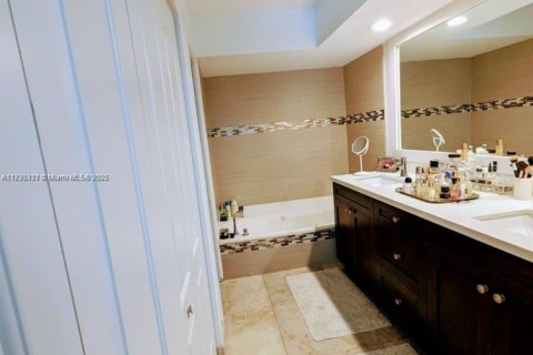 Condominio en venta en Aventura, Florida, 2 dormitorios, 125.7 m2 № 1811171 - foto 11
