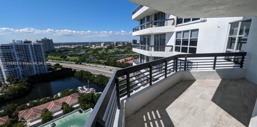 Condominio en Aventura, Florida, 2 dormitorios  № 1811171