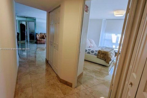 Condominio en venta en Aventura, Florida, 2 dormitorios, 125.7 m2 № 1811171 - foto 12