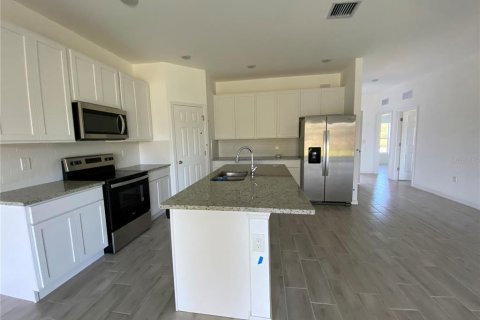 Appartement à louer à Port Charlotte, Floride: 3 chambres, 115.57 m2 № 2390731 - photo 3
