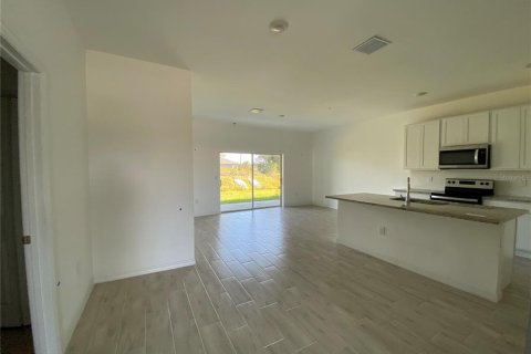 Appartement à louer à Port Charlotte, Floride: 3 chambres, 115.57 m2 № 2390731 - photo 2