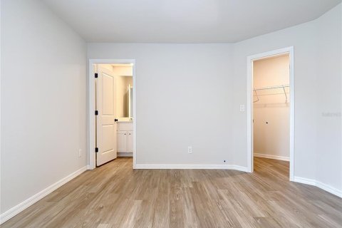 Commercial property in Cape Coral, Florida 4 bedrooms, 209.4 sq.m. № 1912810 - photo 12