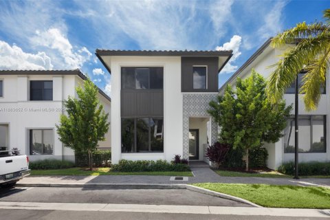 Villa ou maison à vendre à Doral, Floride: 4 chambres, 223.89 m2 № 1933201 - photo 1