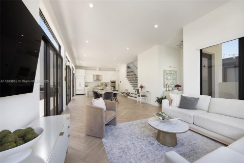 Villa ou maison à vendre à Doral, Floride: 4 chambres, 223.89 m2 № 1933201 - photo 3