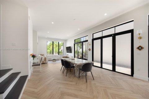 Villa ou maison à vendre à Doral, Floride: 4 chambres, 223.89 m2 № 1933201 - photo 4