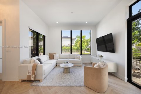 Villa ou maison à vendre à Doral, Floride: 4 chambres, 223.89 m2 № 1933201 - photo 2