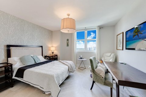 Copropriété à louer à Aventura, Floride: 4 chambres, 328.22 m2 № 2385306 - photo 16