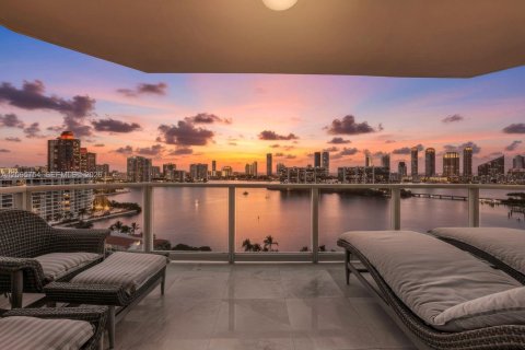 Condo à Aventura, Floride, 4 chambres  № 2385306