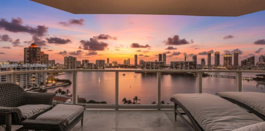 Condo à Aventura, Floride, 4 chambres  № 2385306