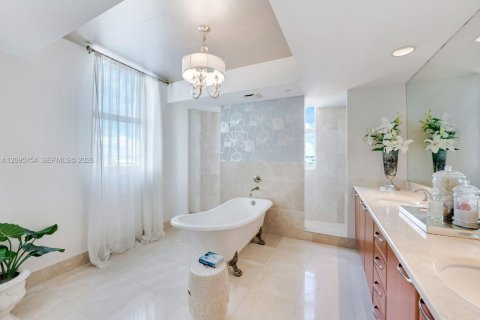 Copropriété à louer à Aventura, Floride: 4 chambres, 328.22 m2 № 2385306 - photo 12