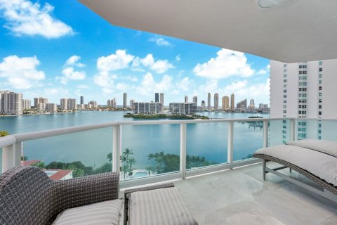 Copropriété à louer à Aventura, Floride: 4 chambres, 328.22 m2 № 2385306 - photo 23