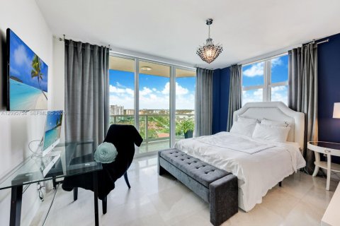 Copropriété à louer à Aventura, Floride: 4 chambres, 328.22 m2 № 2385306 - photo 15