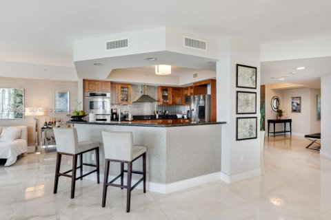 Copropriété à louer à Aventura, Floride: 4 chambres, 328.22 m2 № 2385306 - photo 9