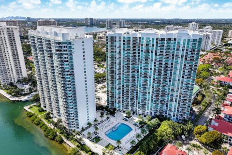 Copropriété à louer à Aventura, Floride: 4 chambres, 328.22 m2 № 2385306 - photo 21