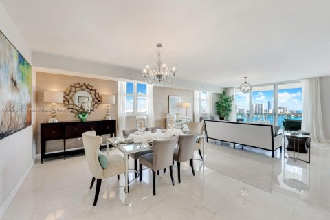 Copropriété à louer à Aventura, Floride: 4 chambres, 328.22 m2 № 2385306 - photo 5