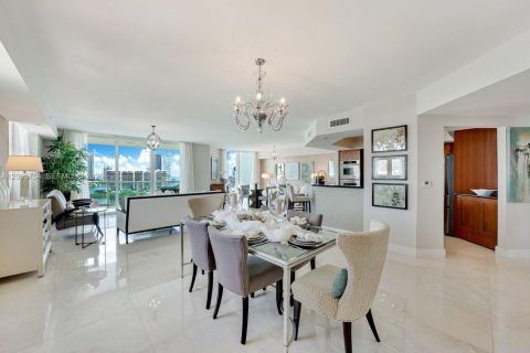 Copropriété à louer à Aventura, Floride: 4 chambres, 328.22 m2 № 2385306 - photo 4