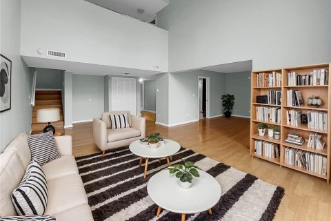 Adosado en venta en Tampa, Florida, 3 dormitorios, 185.15 m2 № 1580360 - foto 2