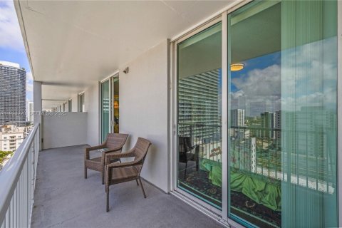 Condominio en alquiler en Miami, Florida, 1 dormitorio, 75.62 m2 № 1991161 - foto 21