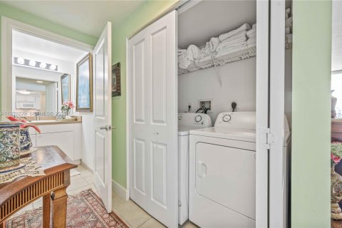 Condominio en alquiler en Miami, Florida, 1 dormitorio, 75.62 m2 № 1991161 - foto 13