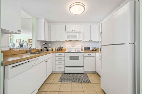 Condominio en alquiler en Miami, Florida, 1 dormitorio, 75.62 m2 № 1991161 - foto 12