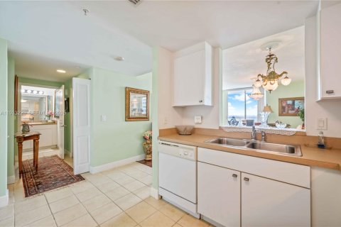 Condominio en alquiler en Miami, Florida, 1 dormitorio, 75.62 m2 № 1991161 - foto 11