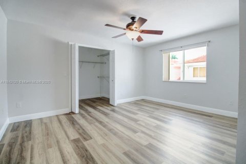 Townhouse in Hialeah, Florida 3 bedrooms, 172.8 sq.m. № 1847621 - photo 11