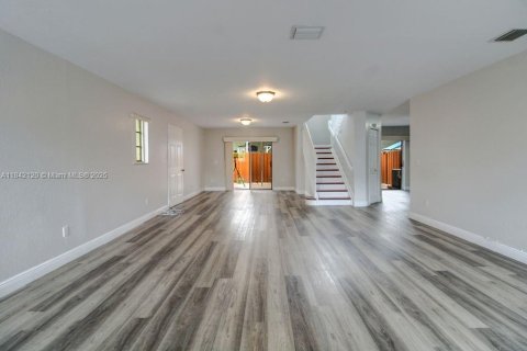 Townhouse in Hialeah, Florida 3 bedrooms, 172.8 sq.m. № 1847621 - photo 3
