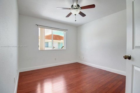 Townhouse in Hialeah, Florida 3 bedrooms, 172.8 sq.m. № 1847621 - photo 13