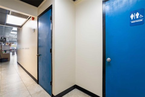 Propiedad comercial en venta en Homestead, Florida № 2029458 - foto 2