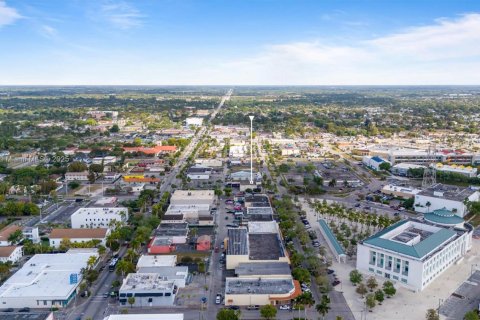 Propiedad comercial en venta en Homestead, Florida № 2029458 - foto 17