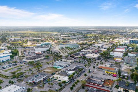 Propiedad comercial en venta en Homestead, Florida № 2029458 - foto 14