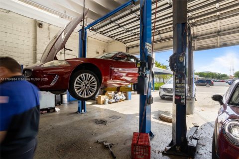 Propiedad comercial en venta en Homestead, Florida № 2029458 - foto 28