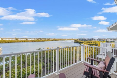 Adosado en venta en Indian Shores, Florida, 4 dormitorios, 207.73 m2 № 1530383 - foto 18