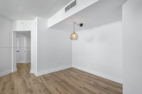 Condominio en venta en Miami Beach, Florida, 2 dormitorios, 100.71 m2 № 1420365 - foto 2