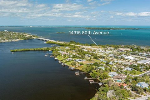 House in Sebastian, Florida 4 bedrooms, 414.62 sq.m. № 1810013 - photo 2