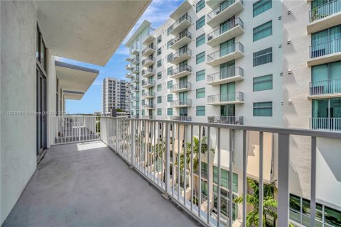 Copropriété à louer à Hollywood, Floride: 1 chambre, 68.56 m2 № 1965210 - photo 9