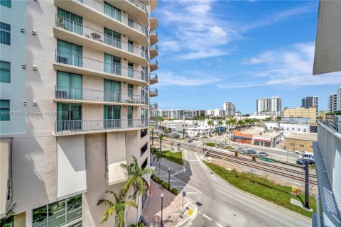 Copropriété à louer à Hollywood, Floride: 1 chambre, 68.56 m2 № 1965210 - photo 6