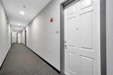 Copropriété à louer à Hollywood, Floride: 1 chambre, 68.56 m2 № 1965210 - photo 12