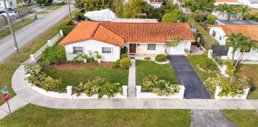 Casa en Miami, Florida 3 dormitorios, 151.52 m2 № 1993451