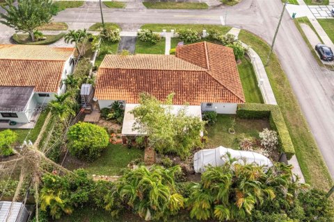 Casa en venta en Miami, Florida, 3 dormitorios, 151.52 m2 № 1993451 - foto 2