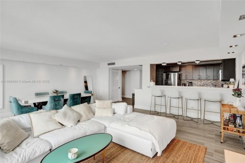 Condo in Bay Harbor Islands, Florida, 2 bedrooms  № 1942426 - photo 23