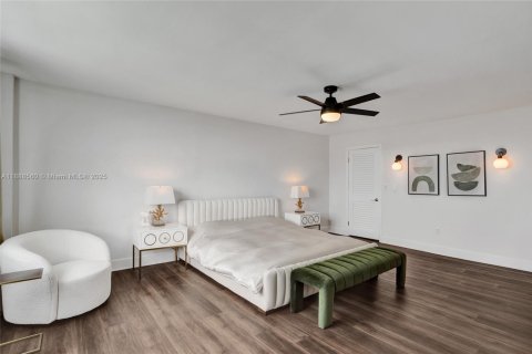Condo in Bay Harbor Islands, Florida, 2 bedrooms  № 1942426 - photo 6