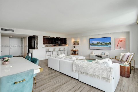 Condo in Bay Harbor Islands, Florida, 2 bedrooms  № 1942426 - photo 22