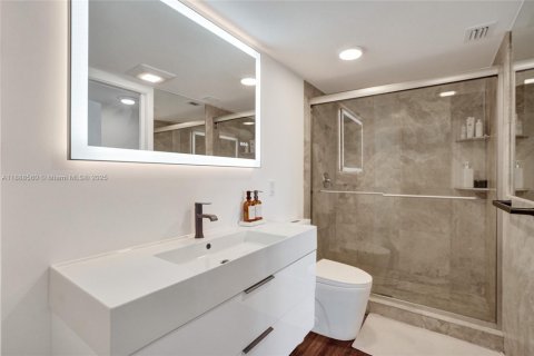 Condo in Bay Harbor Islands, Florida, 2 bedrooms  № 1942426 - photo 9