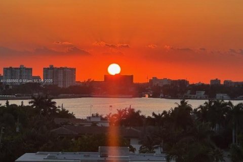 Condo in Bay Harbor Islands, Florida, 2 bedrooms  № 1942426 - photo 2