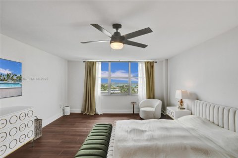 Condo in Bay Harbor Islands, Florida, 2 bedrooms  № 1942426 - photo 5