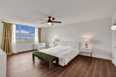 Condo in Bay Harbor Islands, Florida, 2 bedrooms  № 1942426 - photo 3