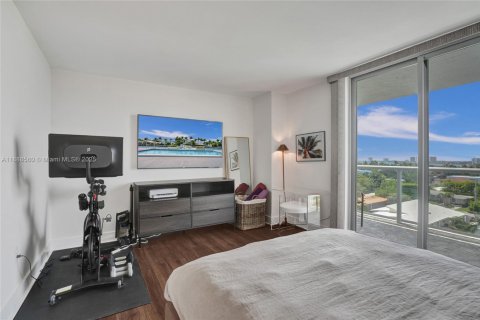 Condo in Bay Harbor Islands, Florida, 2 bedrooms  № 1942426 - photo 13