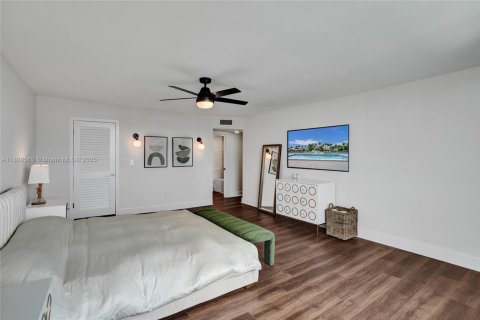 Condo in Bay Harbor Islands, Florida, 2 bedrooms  № 1942426 - photo 7