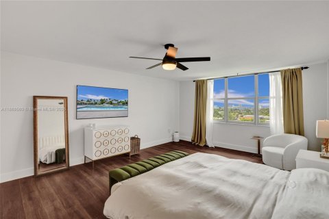 Condo in Bay Harbor Islands, Florida, 2 bedrooms  № 1942426 - photo 4